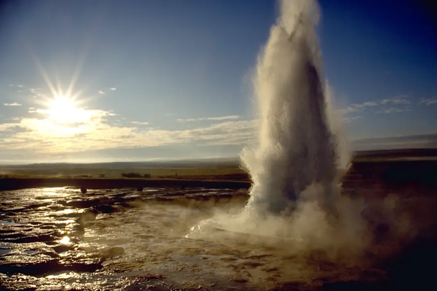 El géiser Strokkur en plena erupción