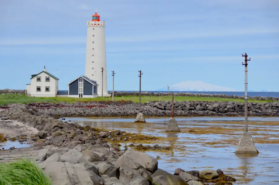 El faro de Grótta con el glaciar Snæfellsjökull al fondo