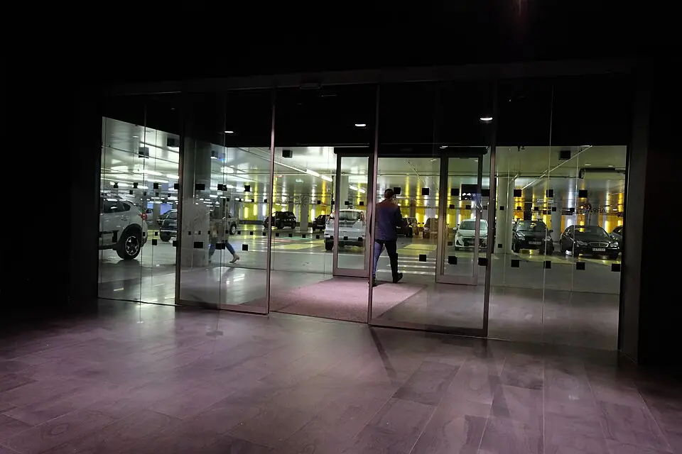 La fachada de cristal del auditorio Harpa
